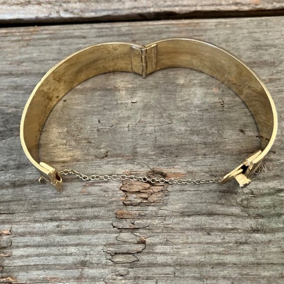 Vintage Whiting And Davis Gold Tone Hinged Bangle With Safety Chain Geometric - Picture 4 of 6